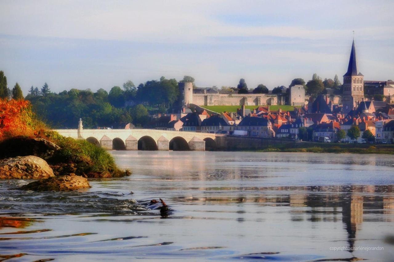 Larbrenville Gites Citadins En Centre-Ville Historique La Charite-sur-Loire Luaran gambar